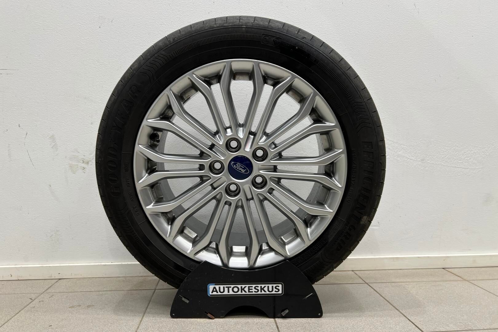 Ford Mondeo iso kuva 29