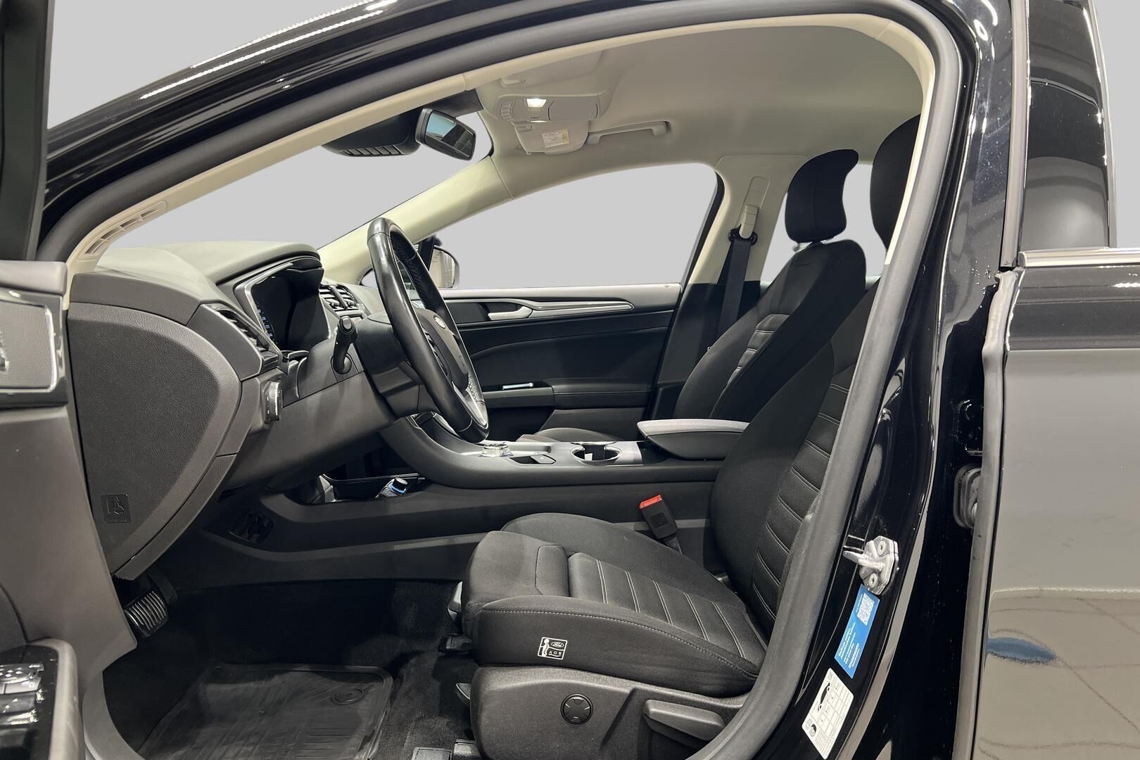 Ford Mondeo iso kuva 9