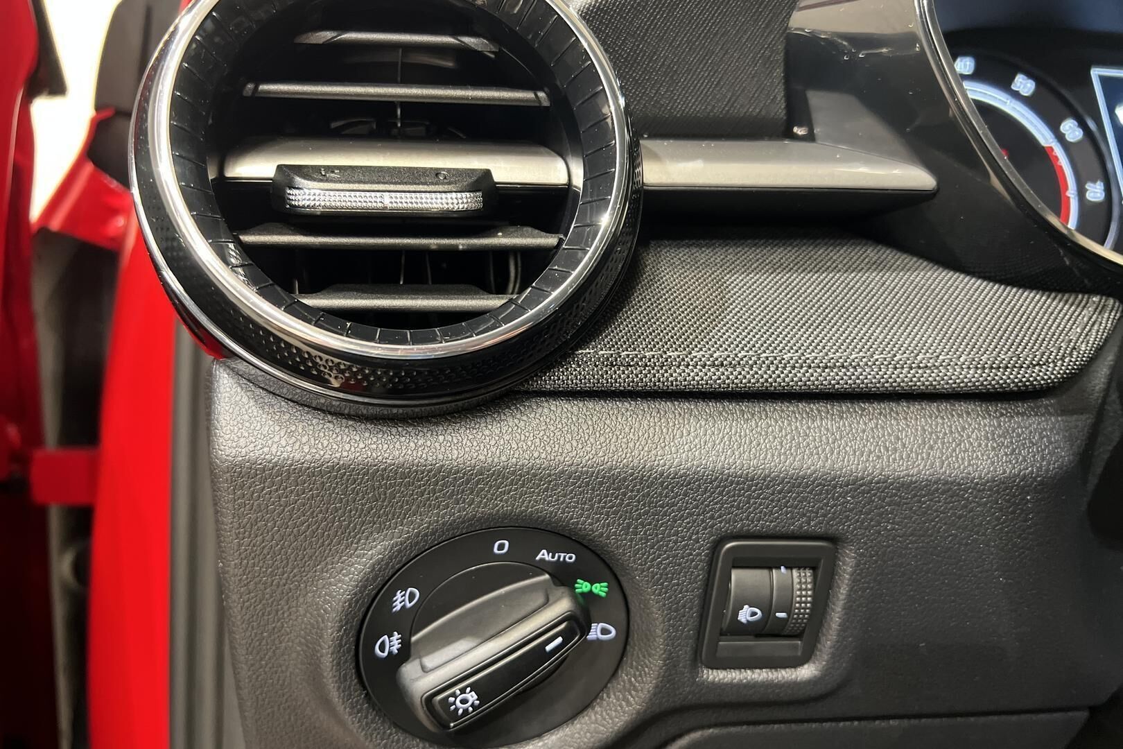 Skoda Fabia iso kuva 24