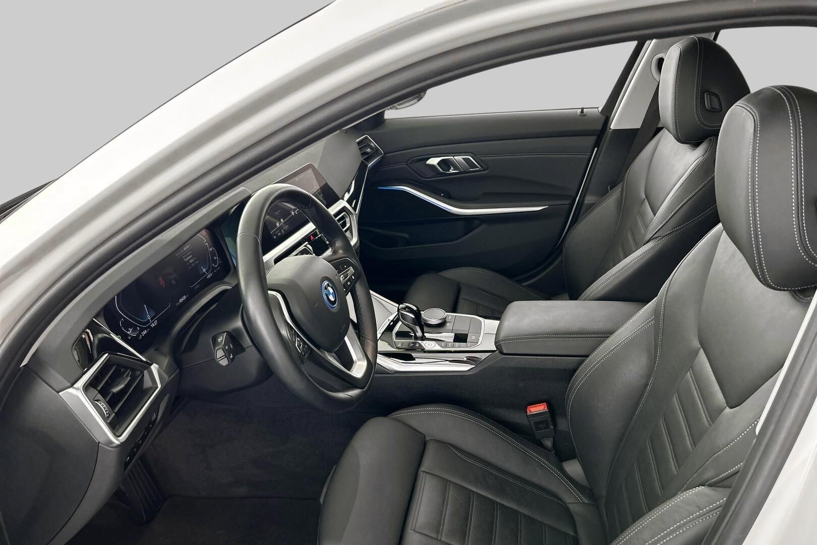 BMW 3-SARJA iso kuva 7