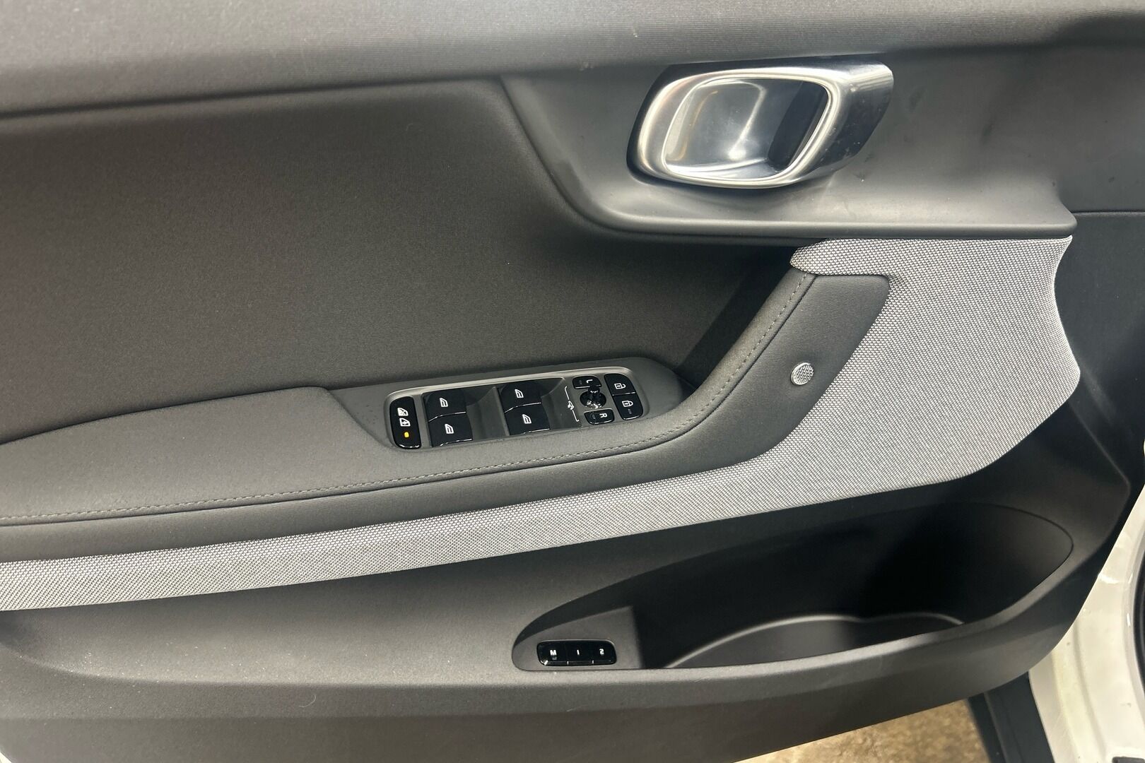 Polestar 2 iso kuva 8