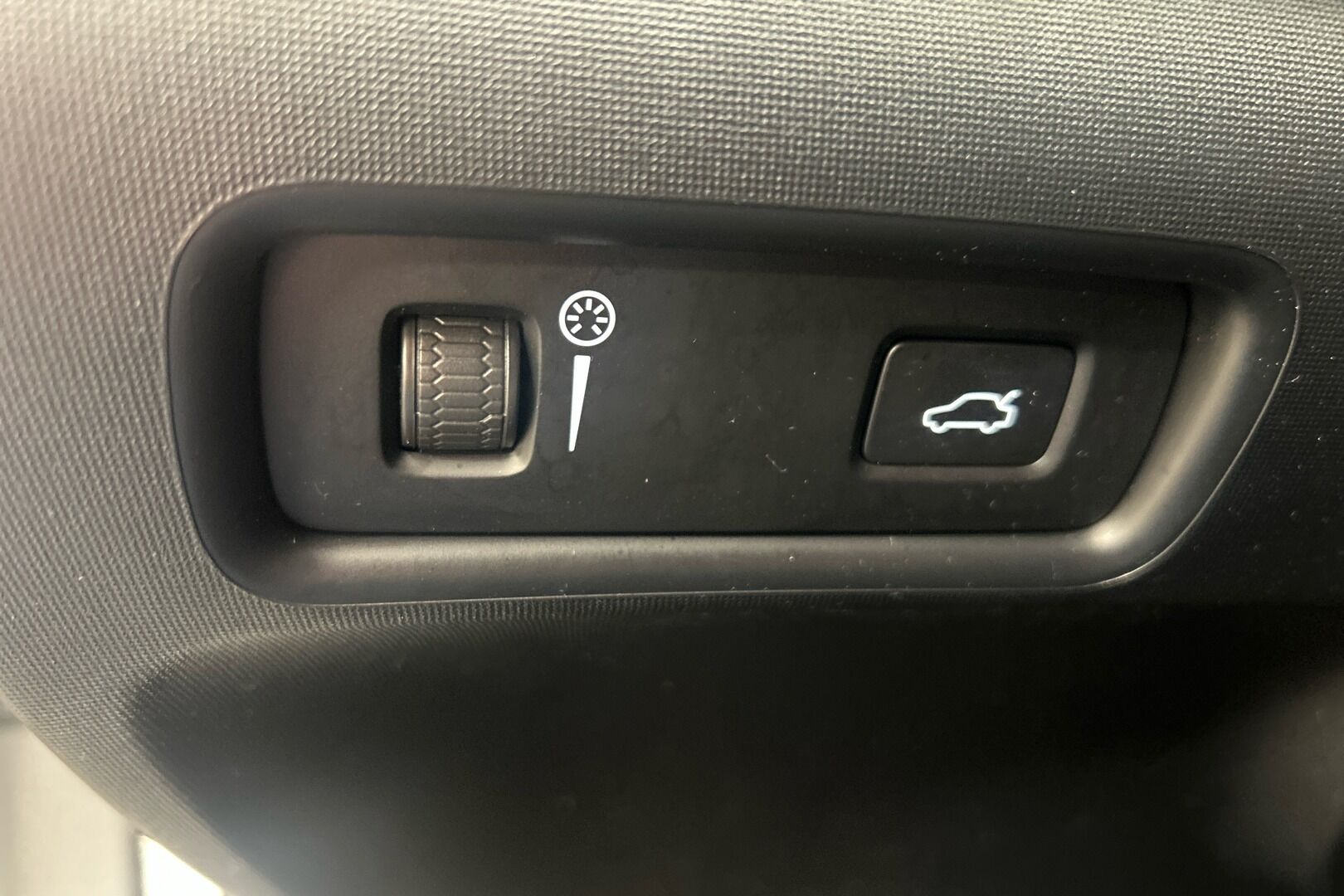 Polestar 2 iso kuva 10