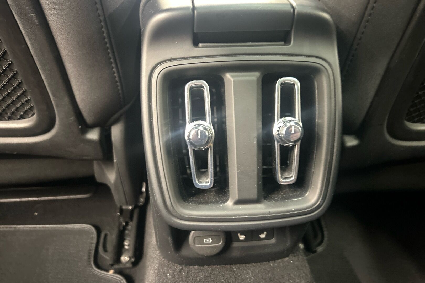 Polestar 2 iso kuva 18