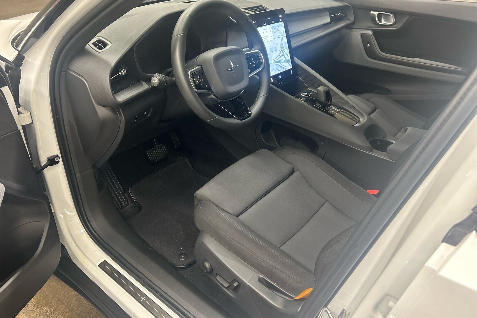 Polestar 2 iso kuva 25