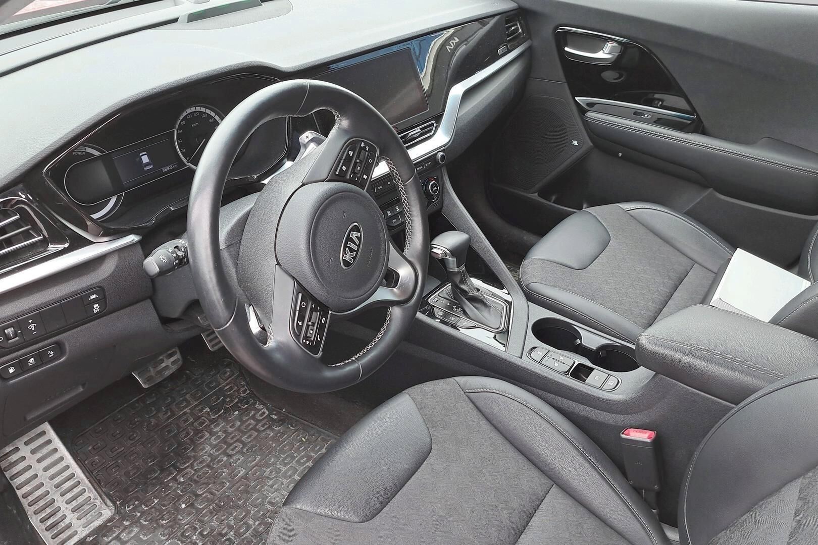 Kia Niro plug-in iso kuva 1