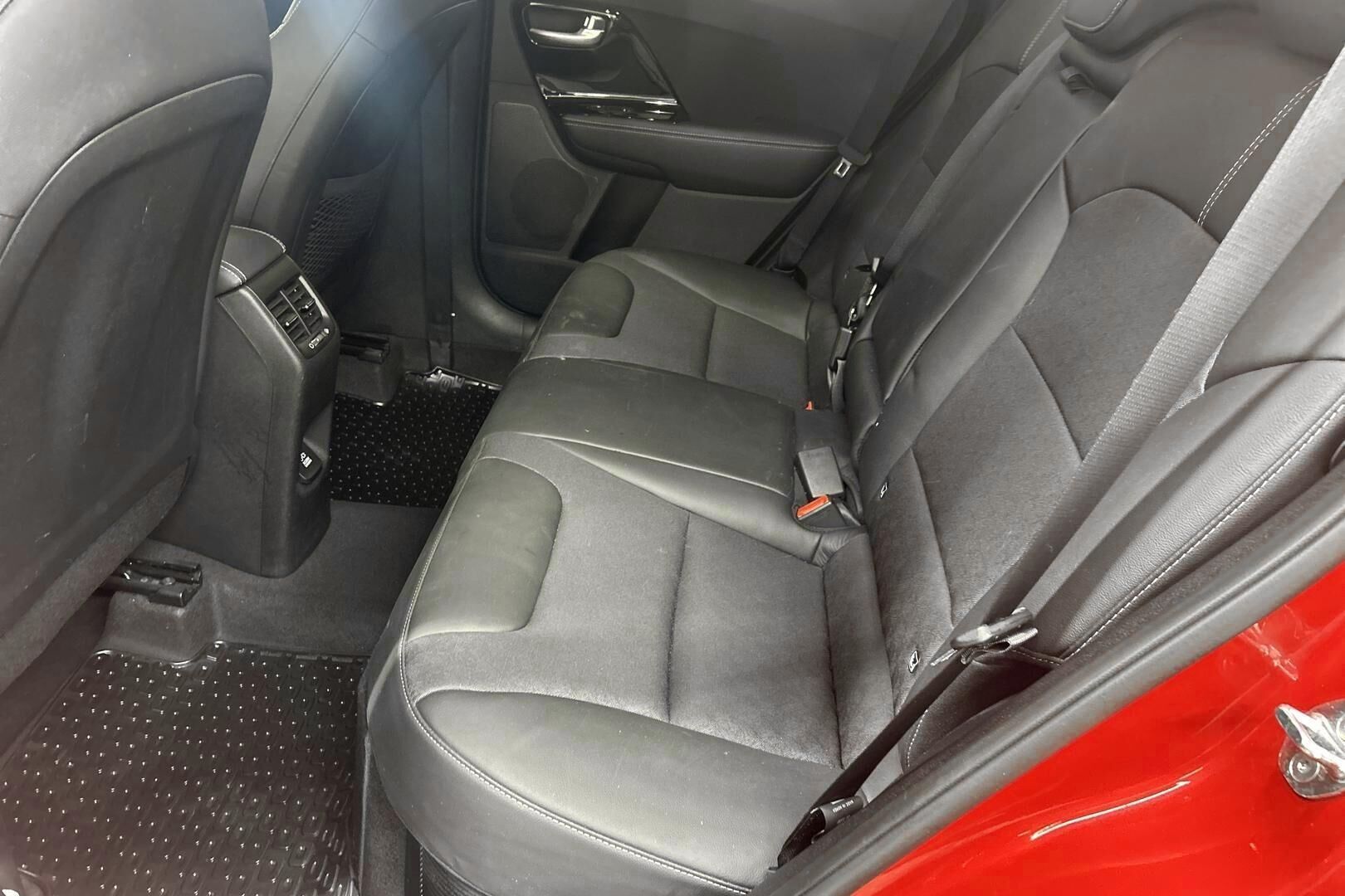 Kia Niro plug-in iso kuva 9