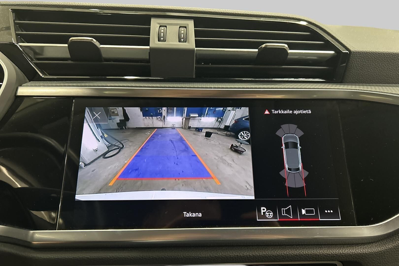 Audi Q3 iso kuva 18