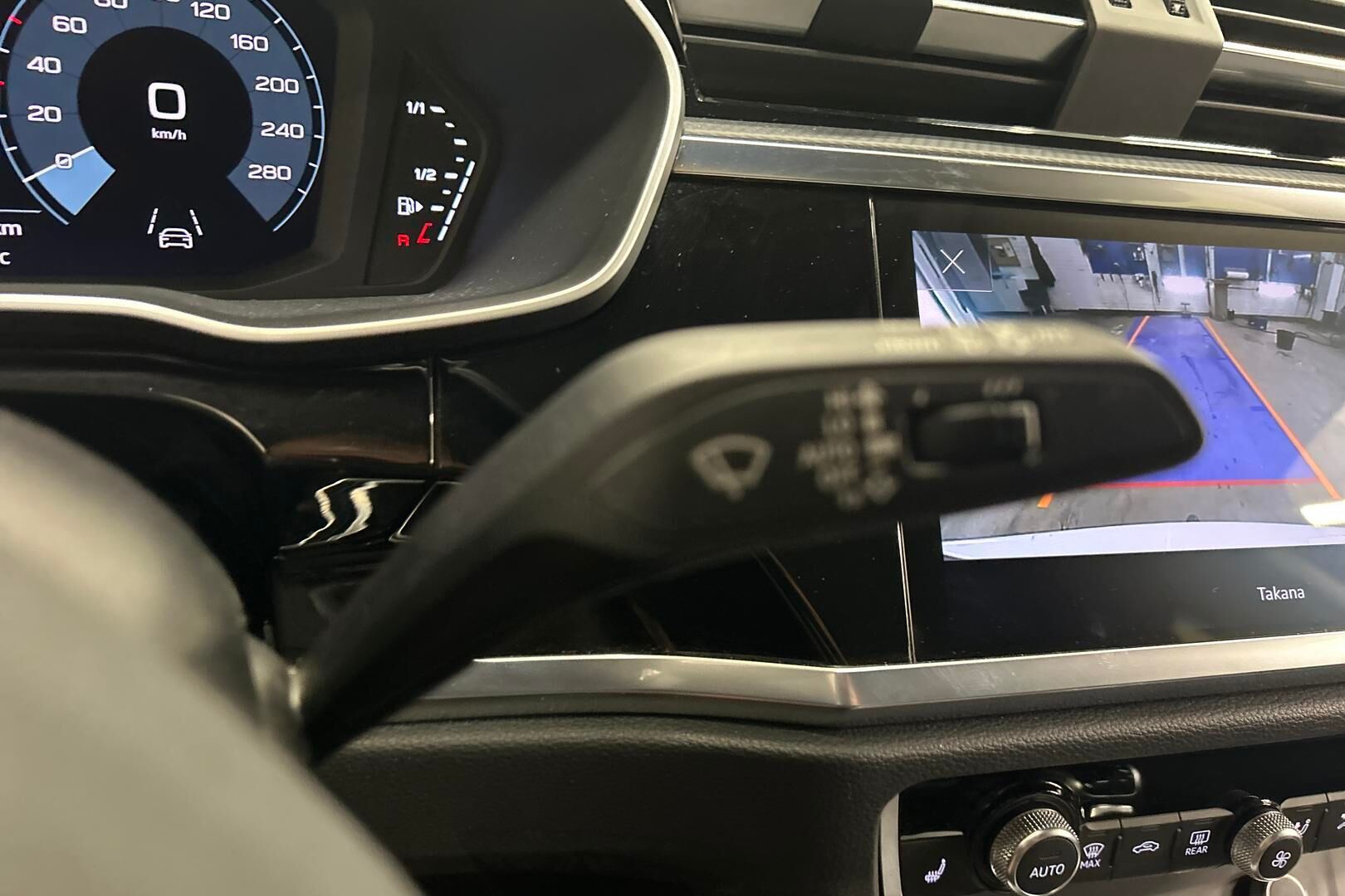 Audi Q3 iso kuva 21
