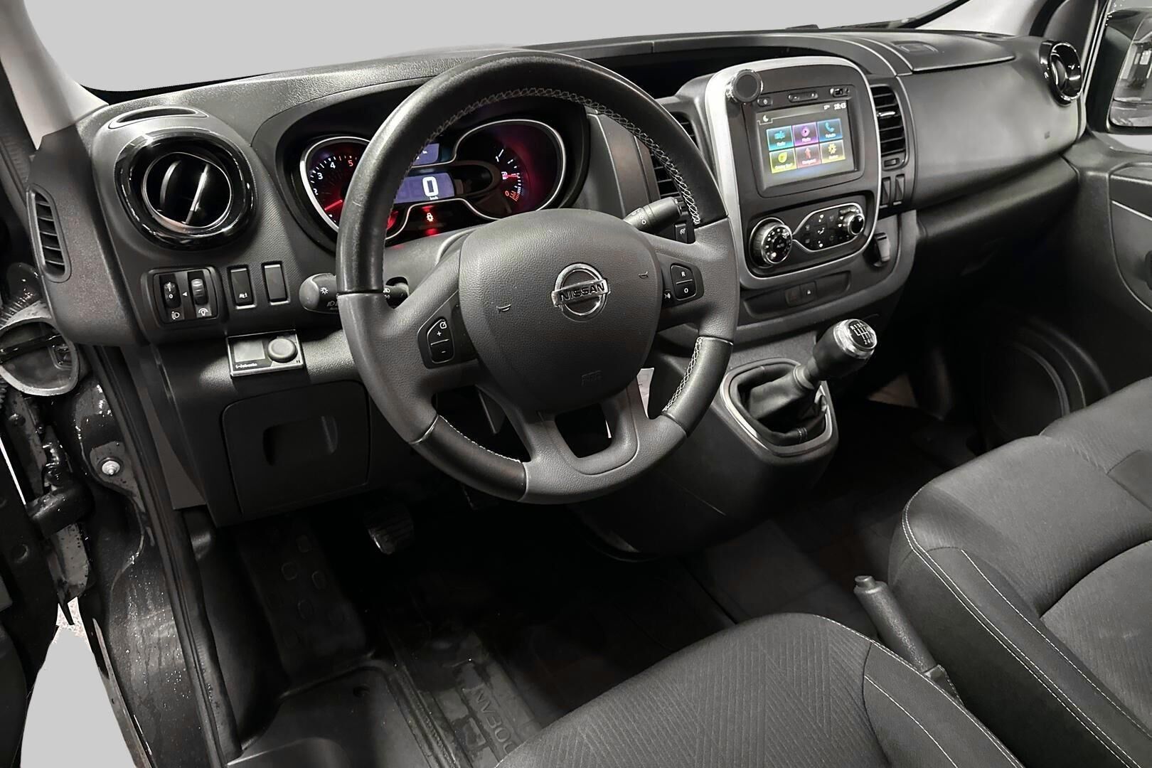 Nissan NV300 iso kuva 9