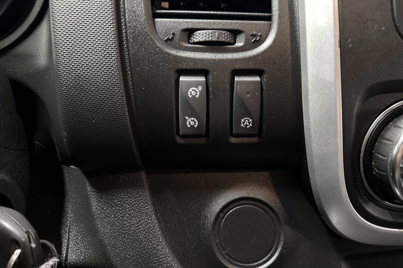Nissan NV300 iso kuva 17