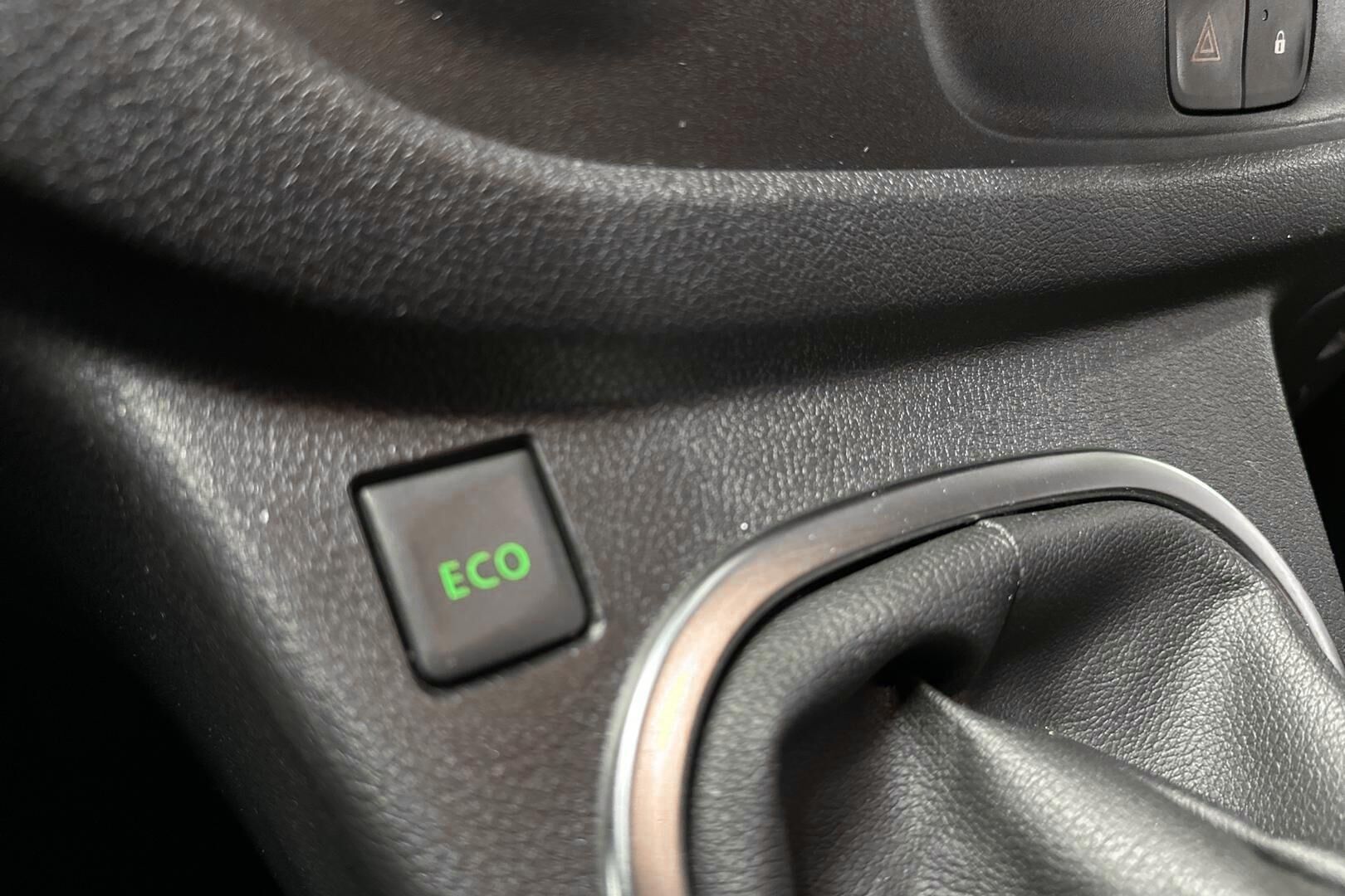Nissan NV300 iso kuva 18