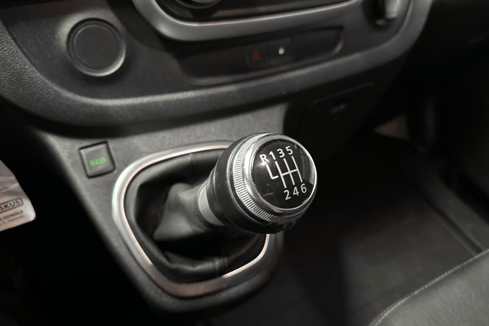 Nissan NV300 iso kuva 19