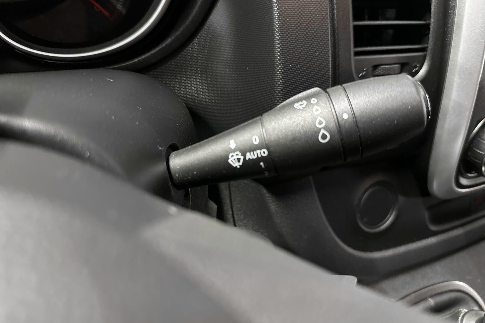 Nissan NV300 iso kuva 22