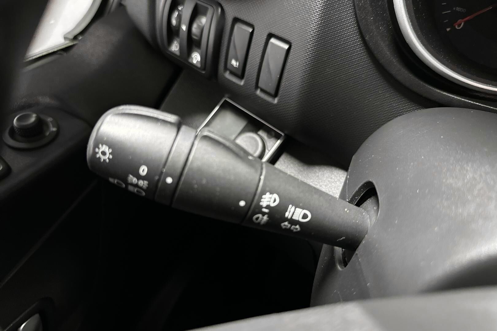 Nissan NV300 iso kuva 23