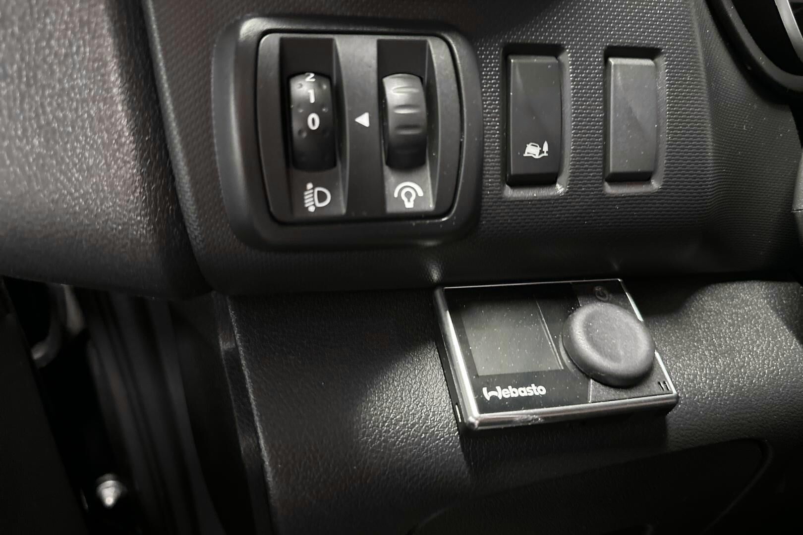 Nissan NV300 iso kuva 24