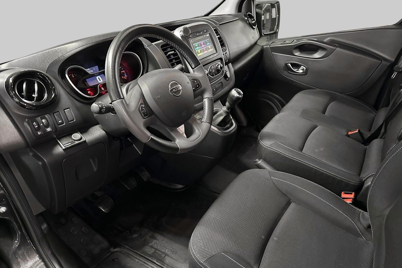 Nissan NV300 iso kuva 7