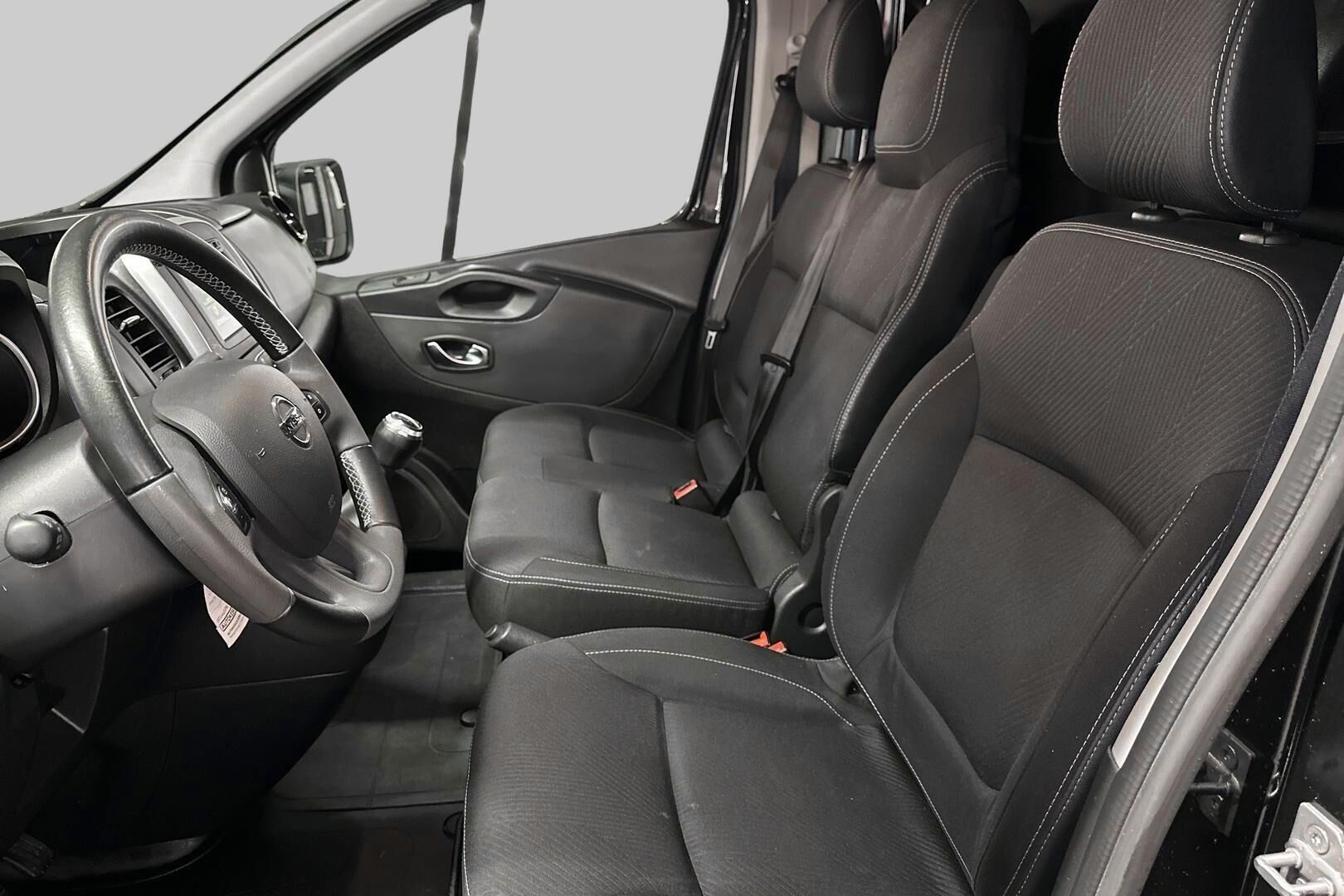 Nissan NV300 iso kuva 8