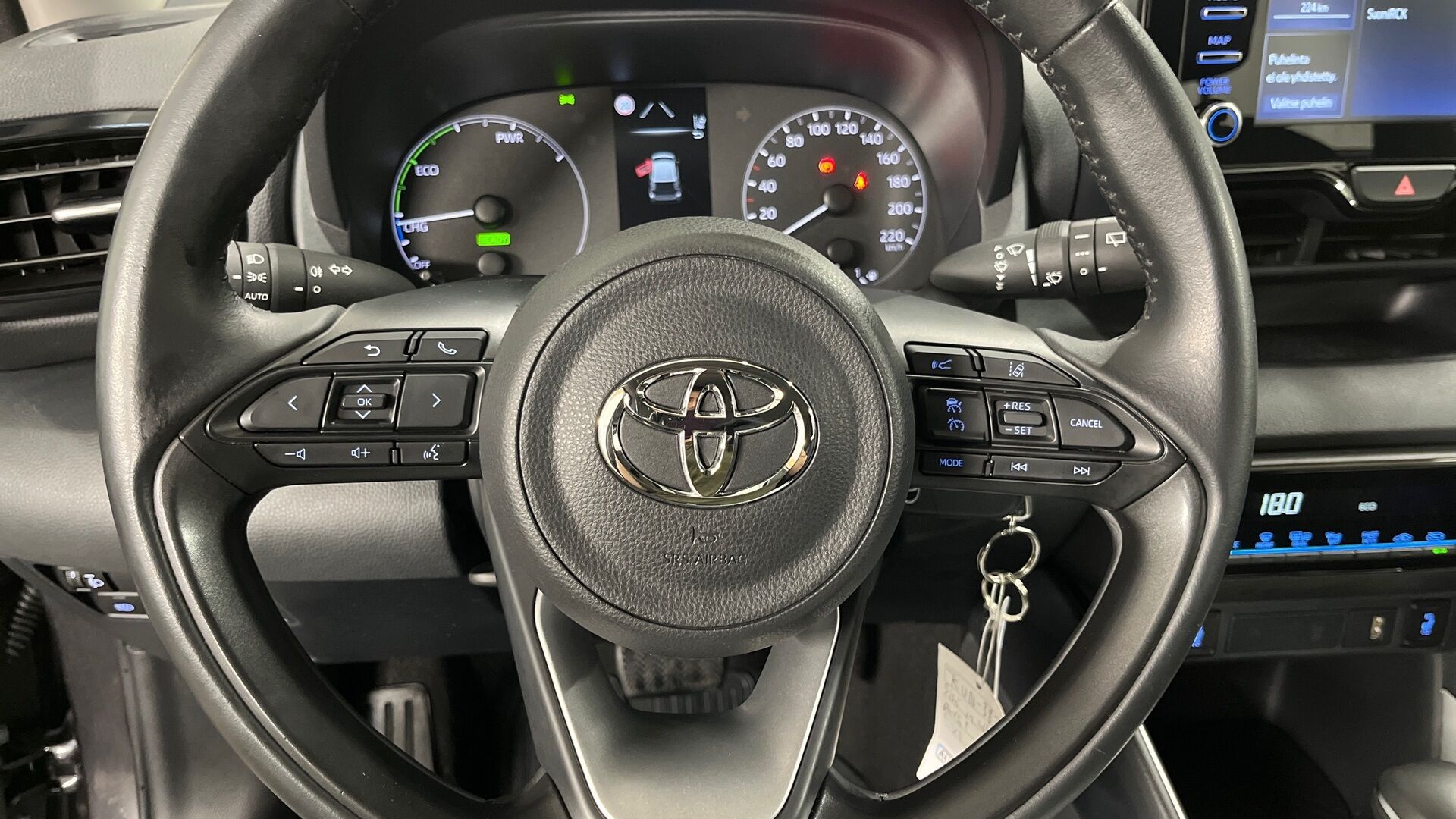 Toyota Yaris iso kuva 7
