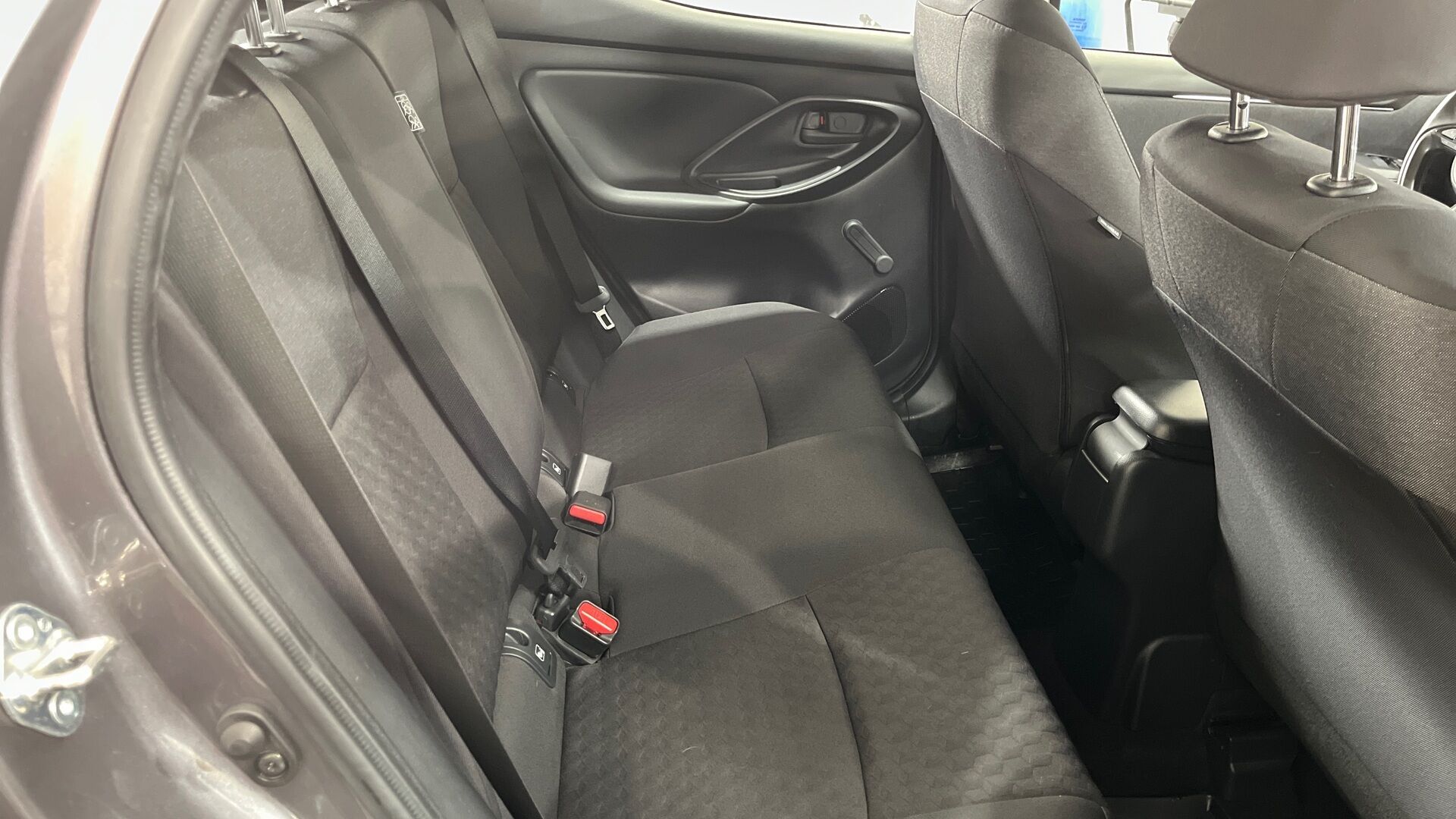 Toyota Yaris iso kuva 10