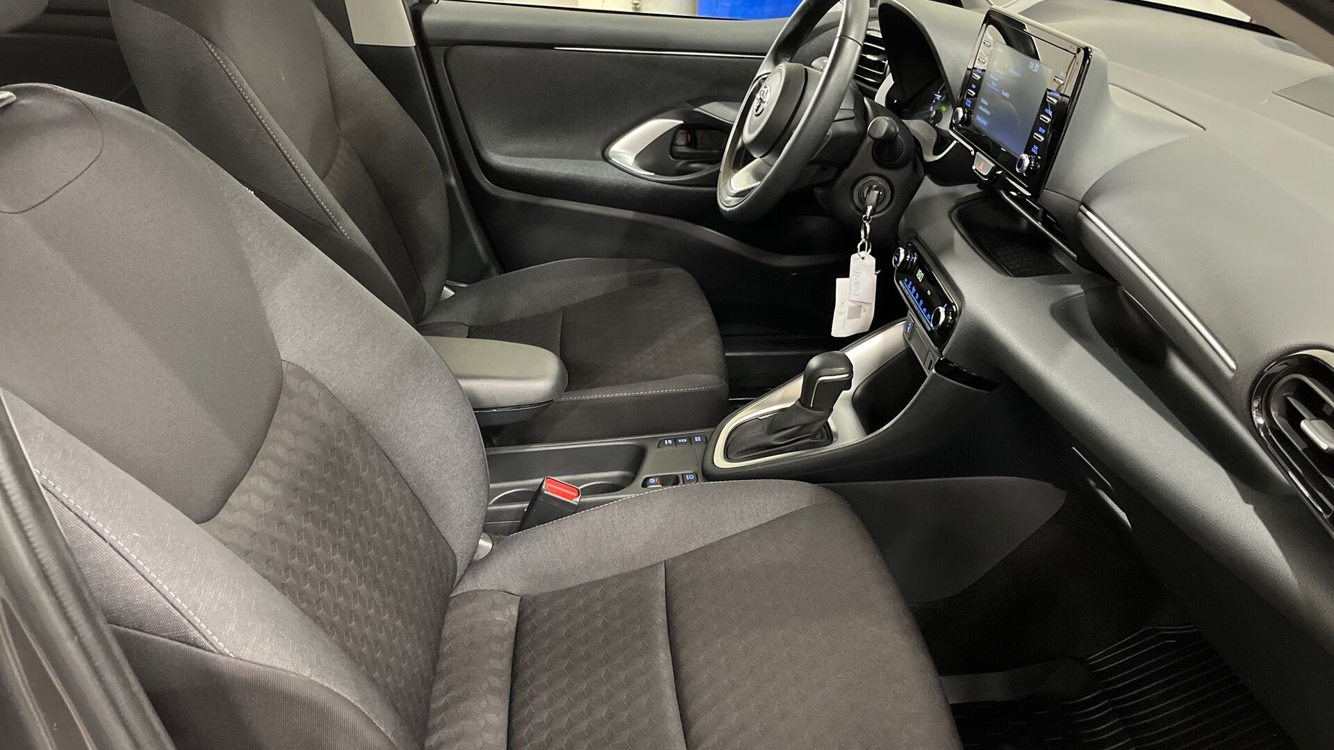 Toyota Yaris iso kuva 11