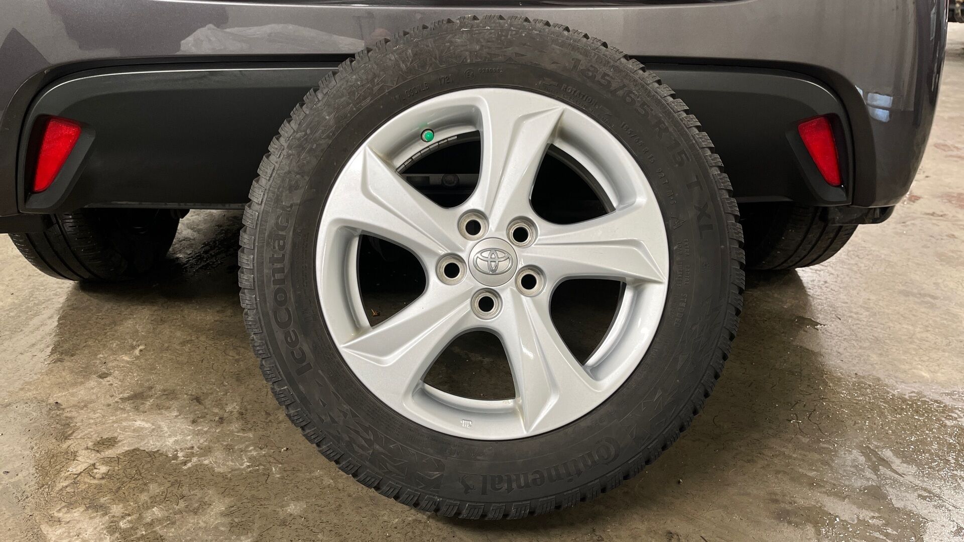 Toyota Yaris iso kuva 13
