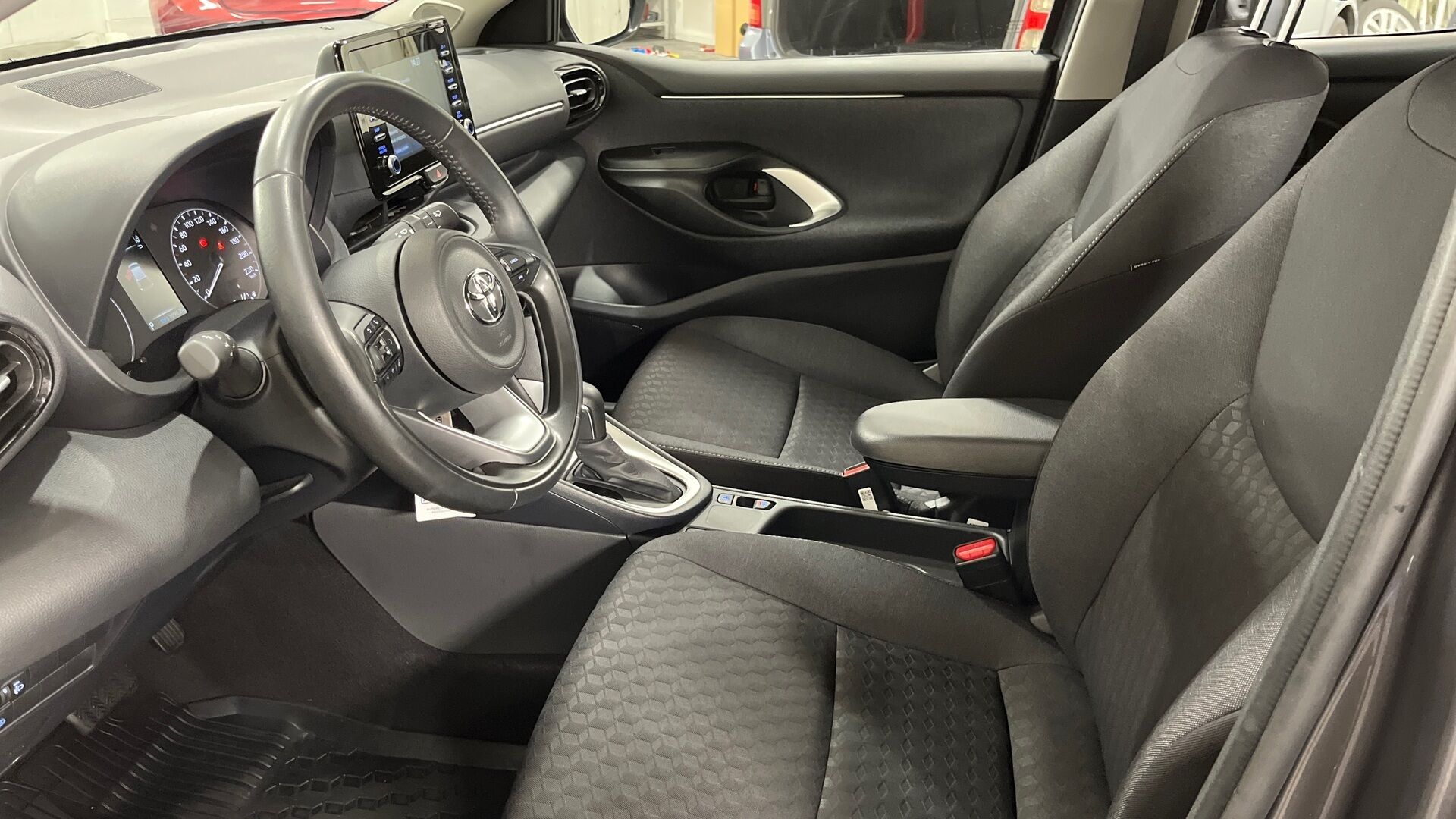 Toyota Yaris iso kuva 4