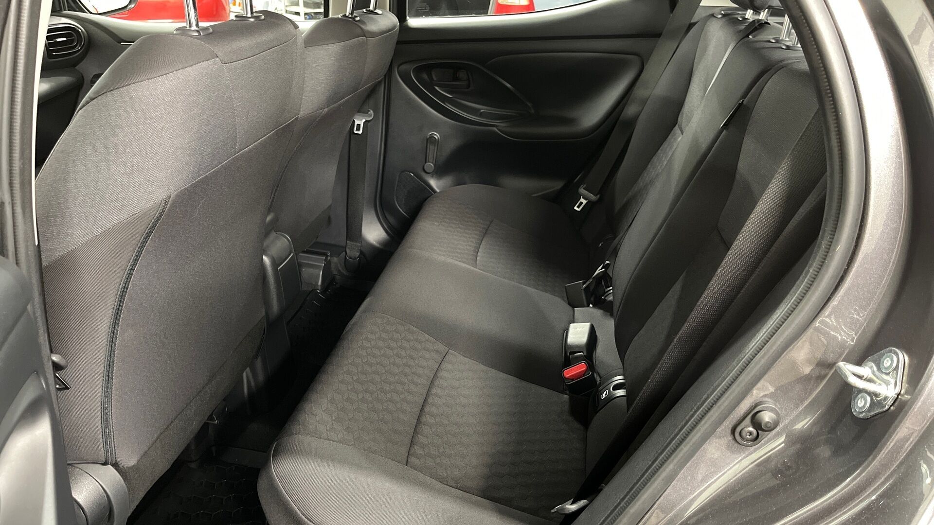 Toyota Yaris iso kuva 5