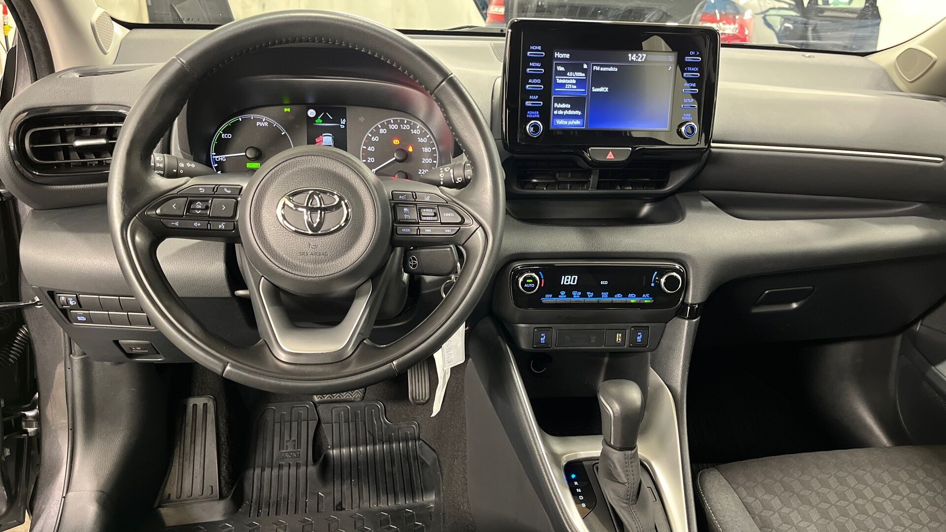 Toyota Yaris iso kuva 6
