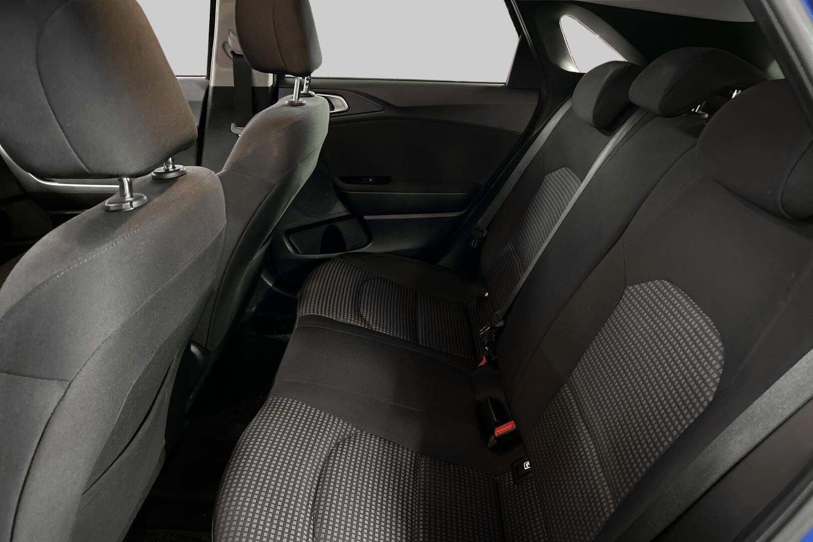 Kia Ceed iso kuva 10
