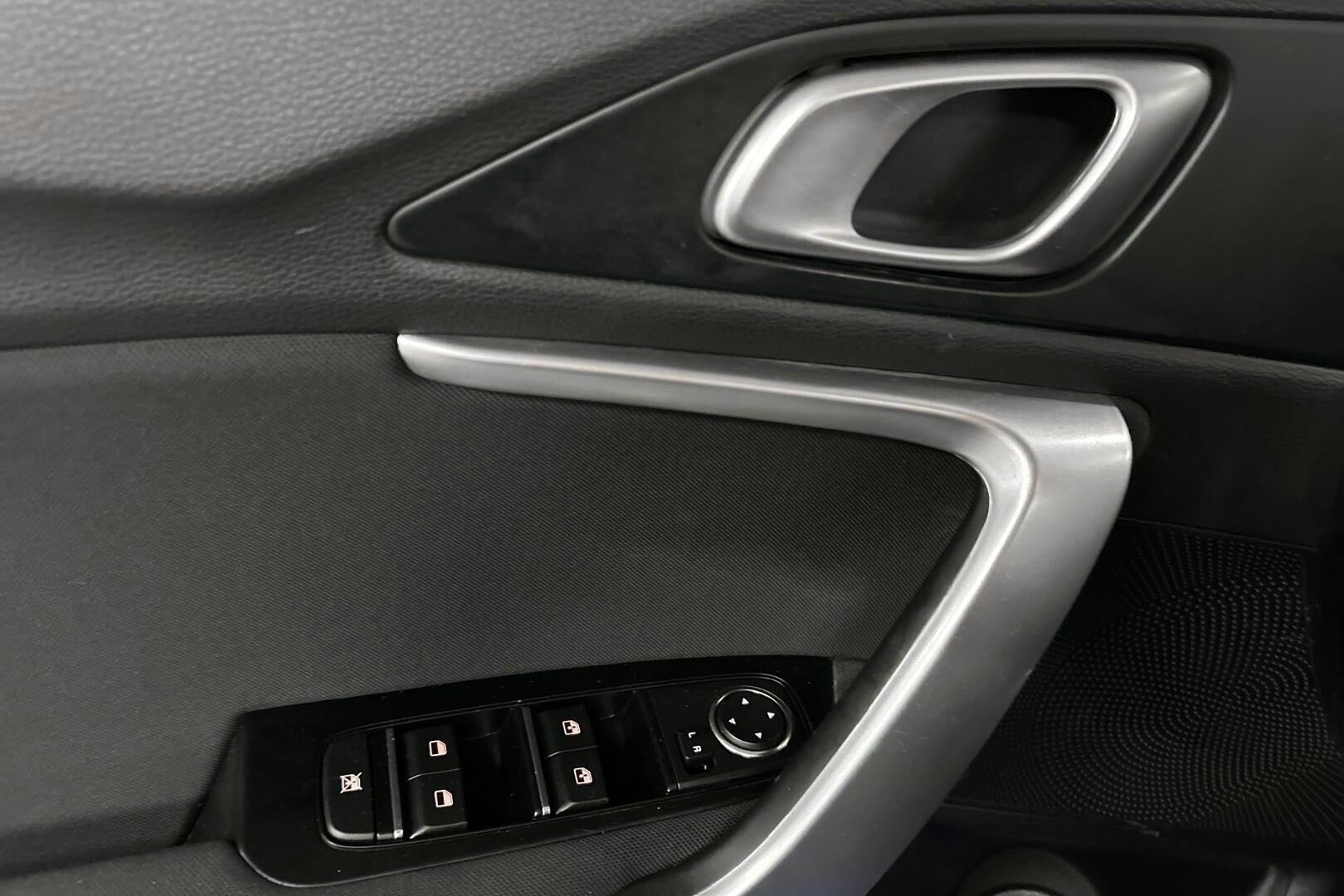 Kia Ceed iso kuva 25