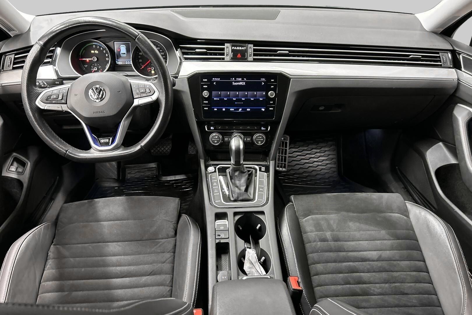 Volkswagen Passat iso kuva 11