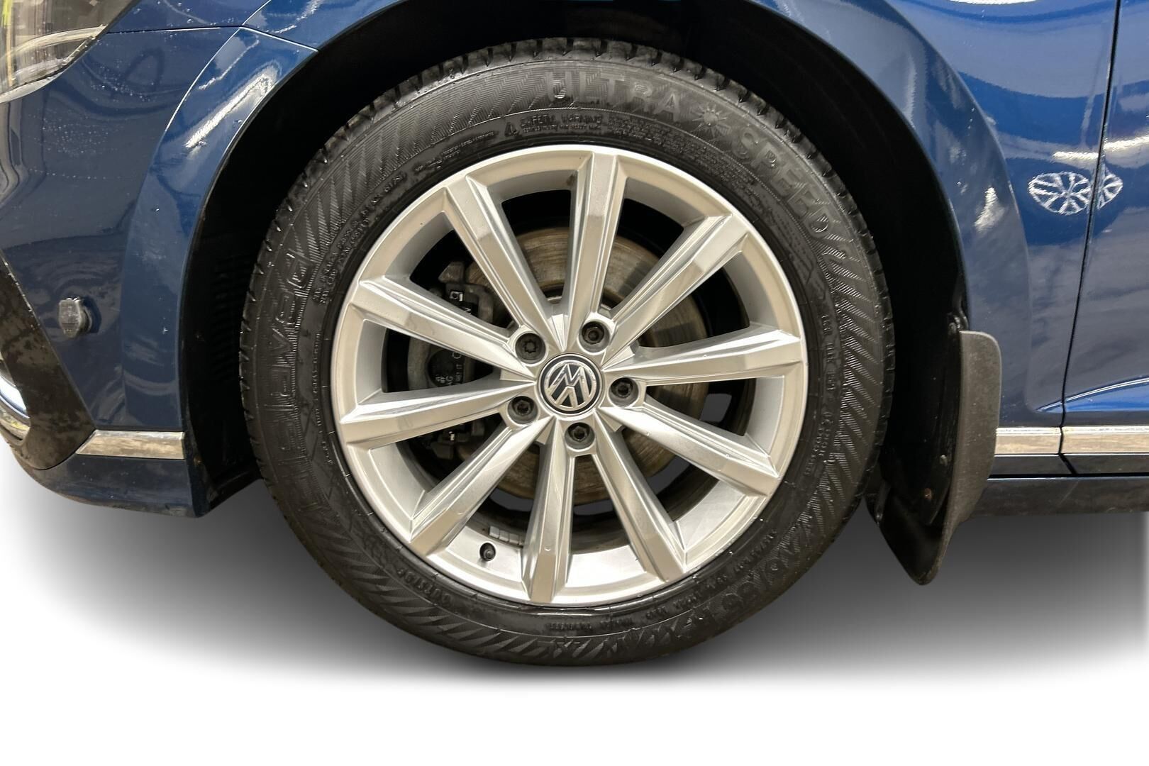 Volkswagen Passat iso kuva 13
