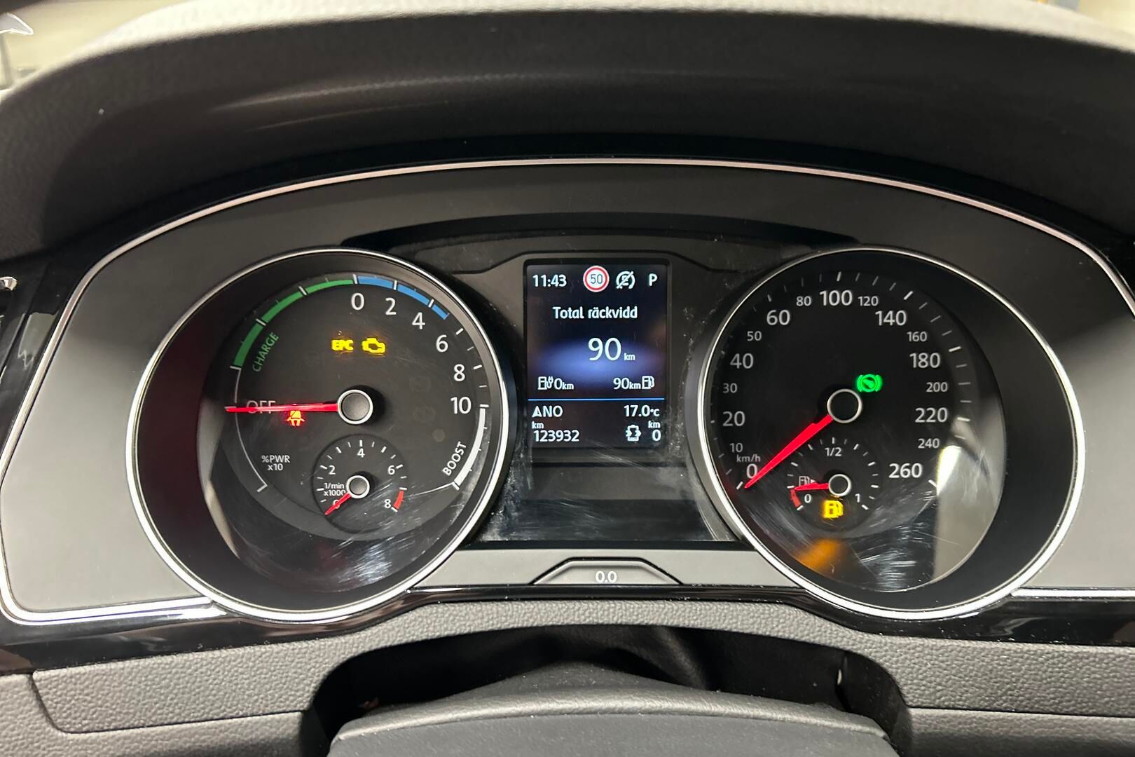 Volkswagen Passat iso kuva 14