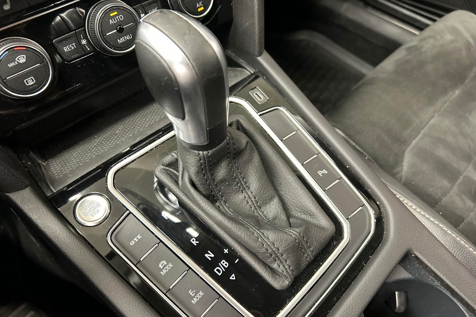 Volkswagen Passat iso kuva 16
