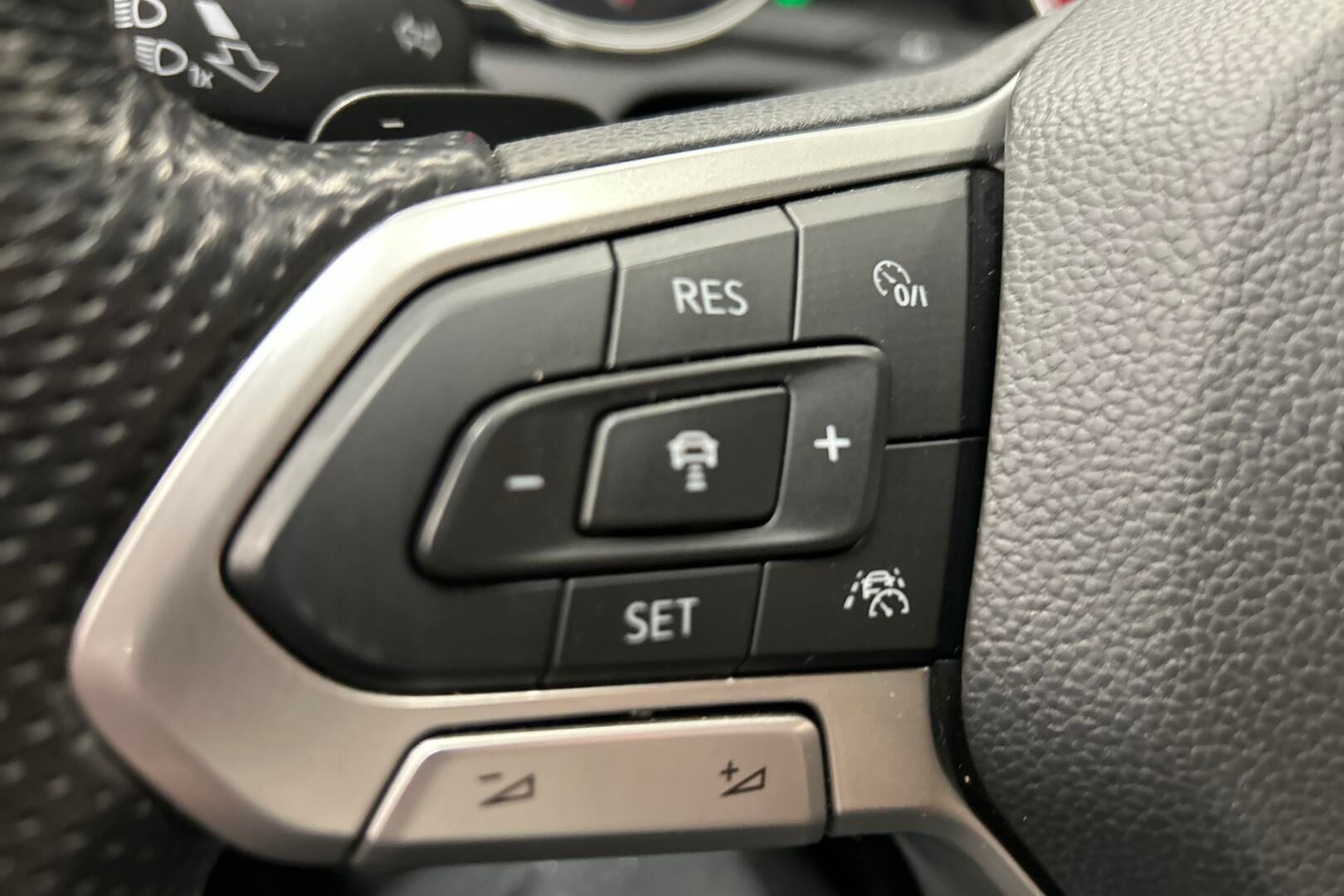 Volkswagen Passat iso kuva 19