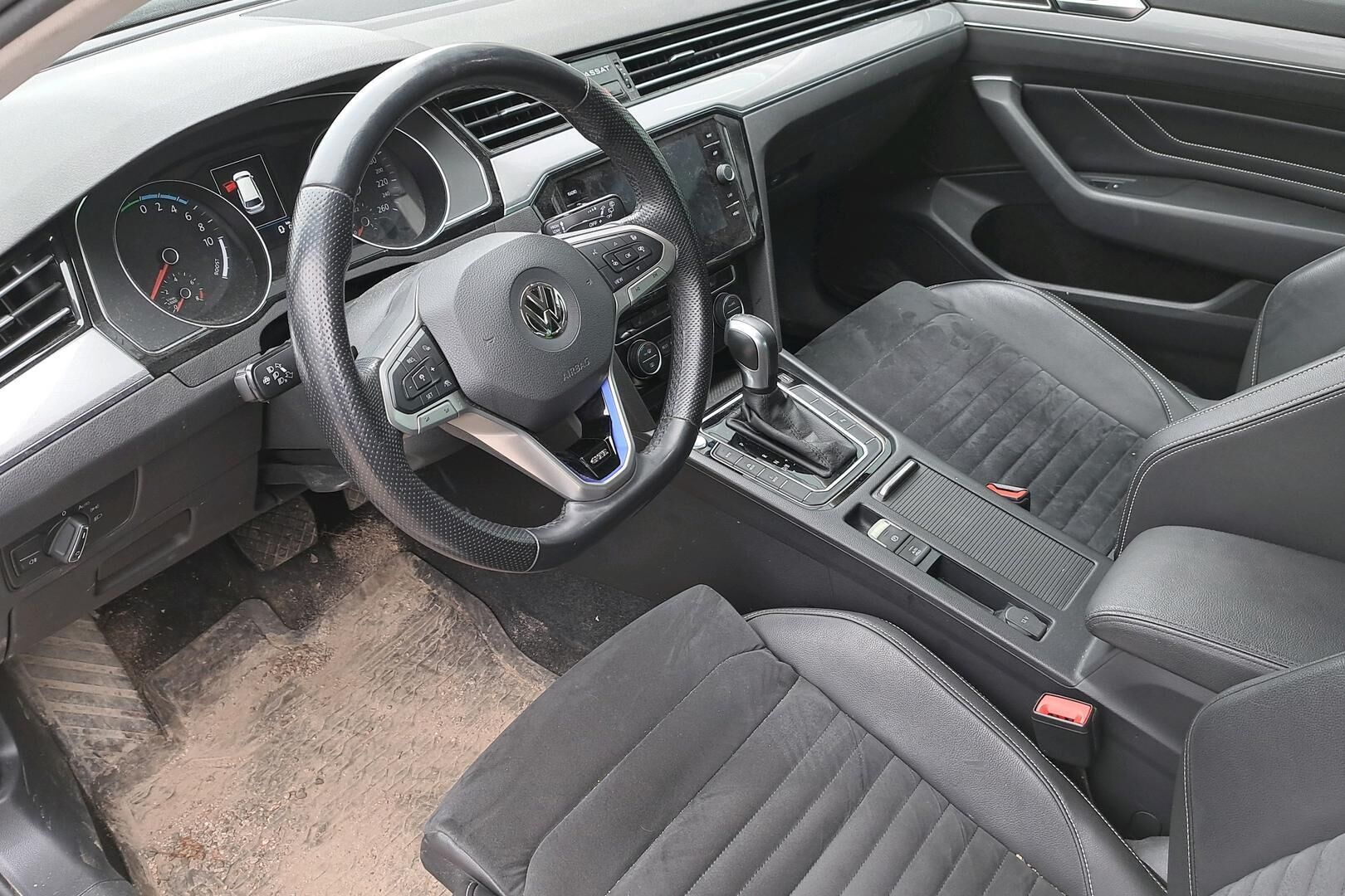 Volkswagen Passat iso kuva 2