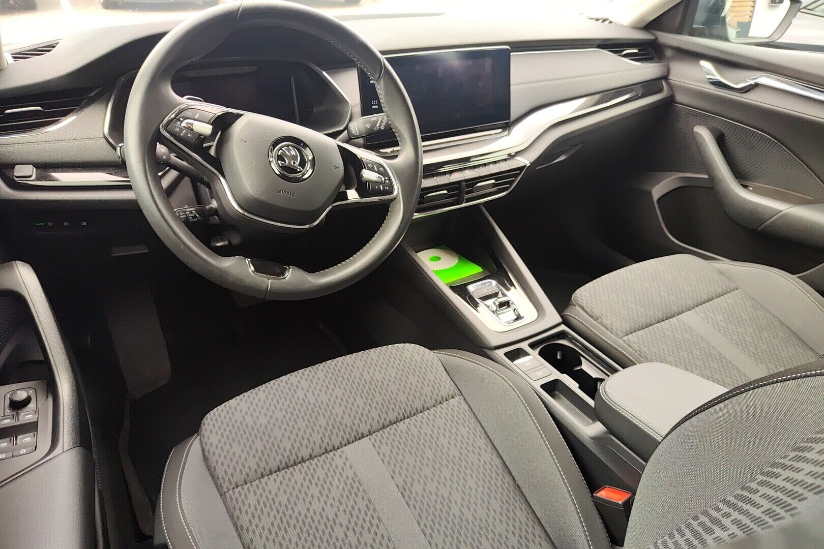 Skoda Octavia iso kuva 2