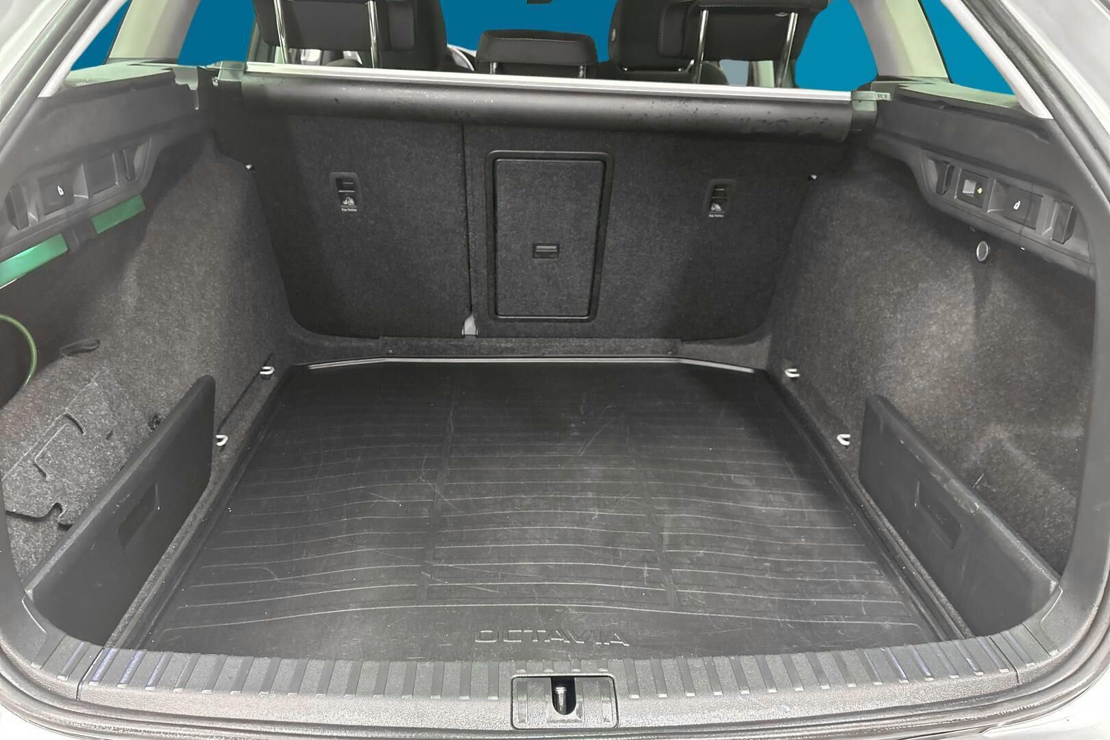 Skoda Octavia iso kuva 13