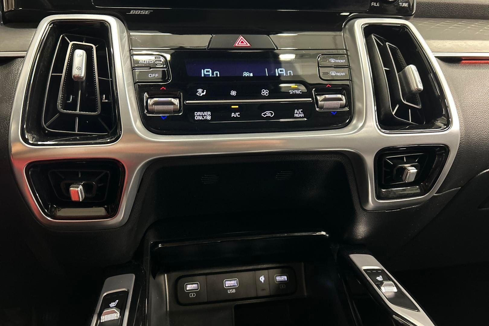 Kia Sorento iso kuva 18