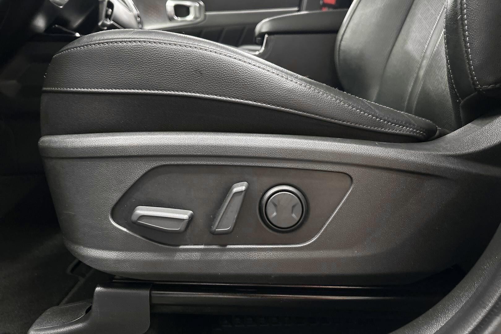 Kia Sorento iso kuva 23