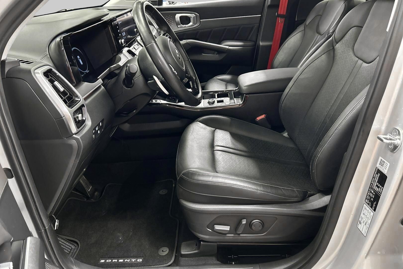 Kia Sorento iso kuva 9