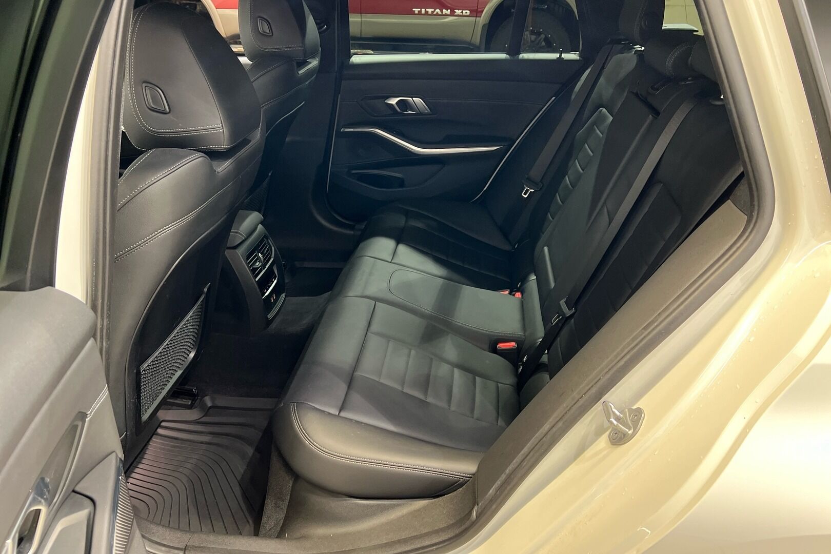 BMW 3-sarja iso kuva 10