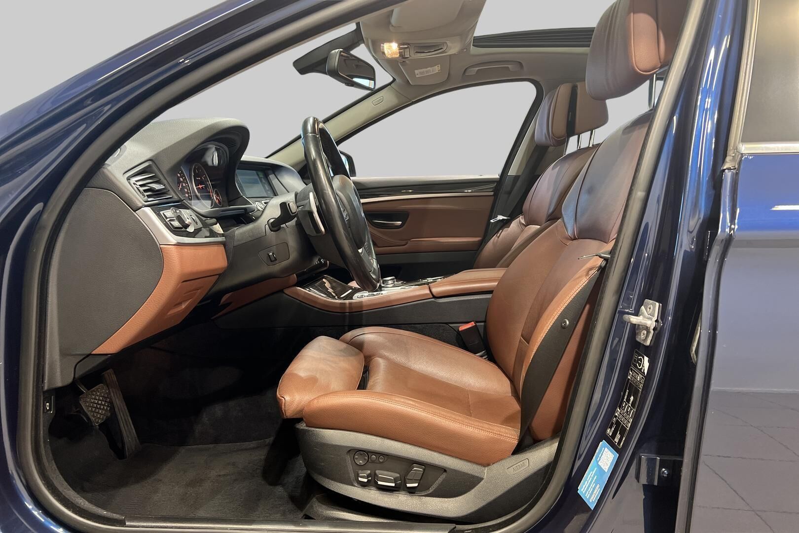 BMW 5-SARJA iso kuva 8