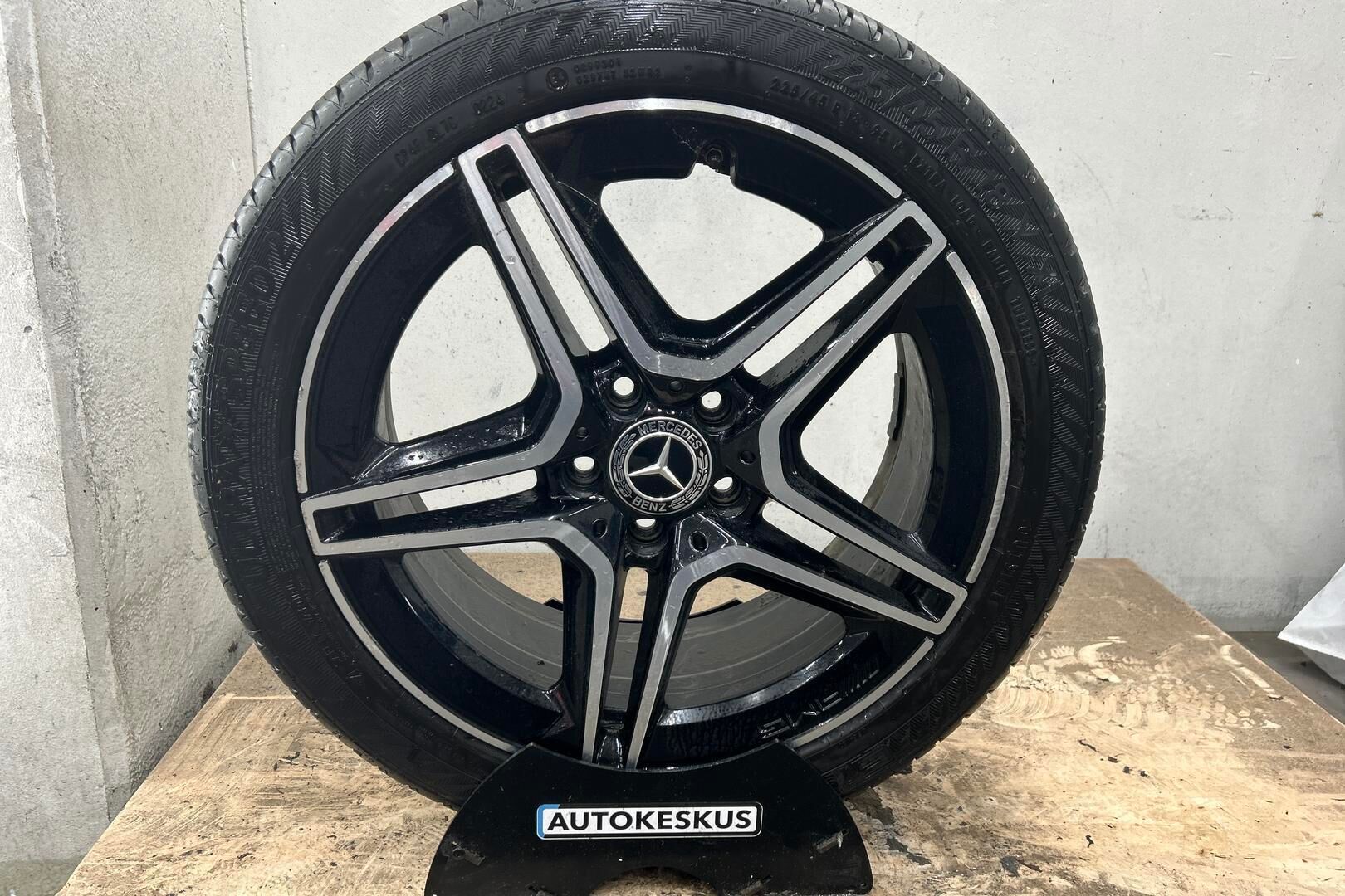 Mercedes-Benz CLA iso kuva 23