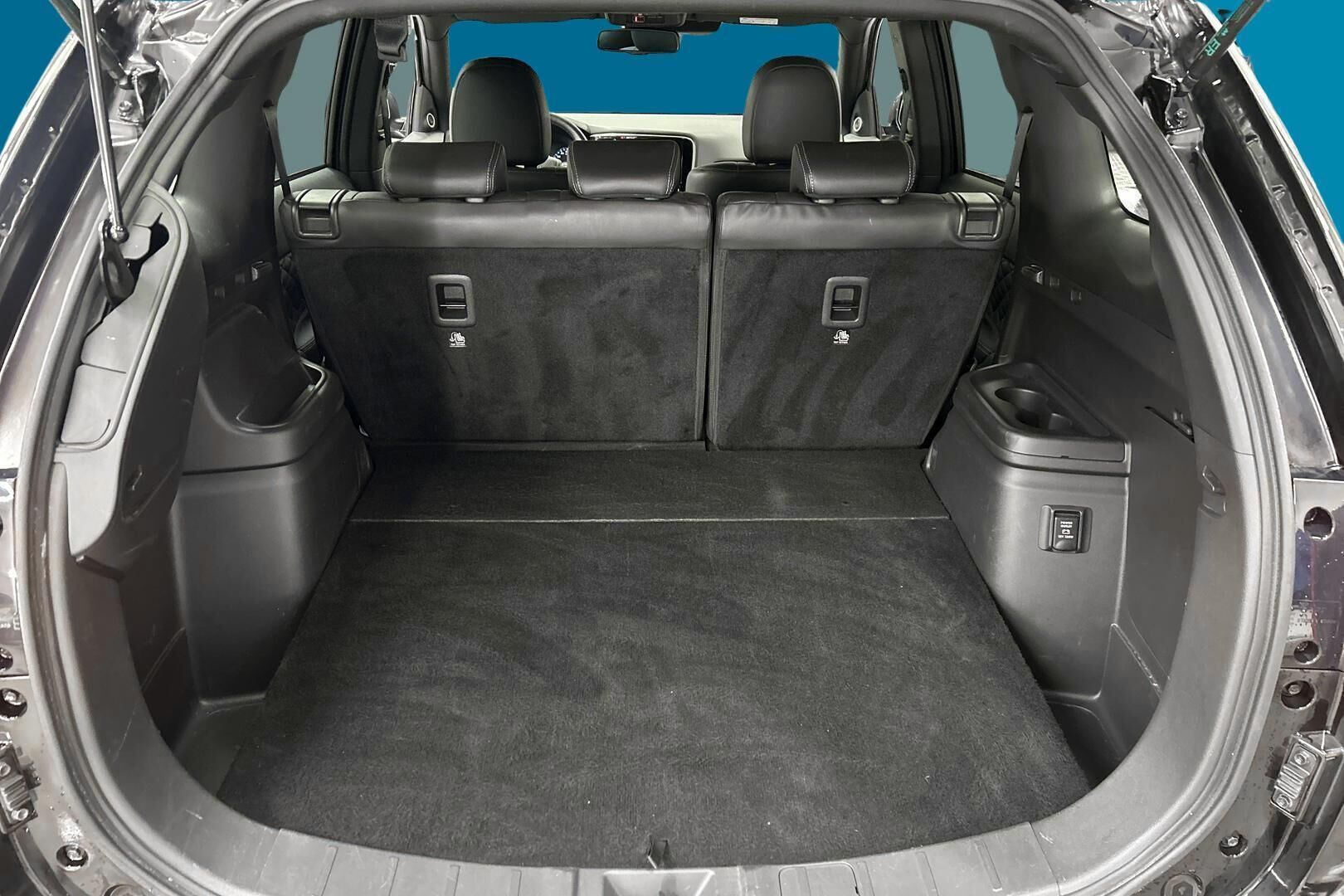 Mitsubishi Outlander PHEV iso kuva 12