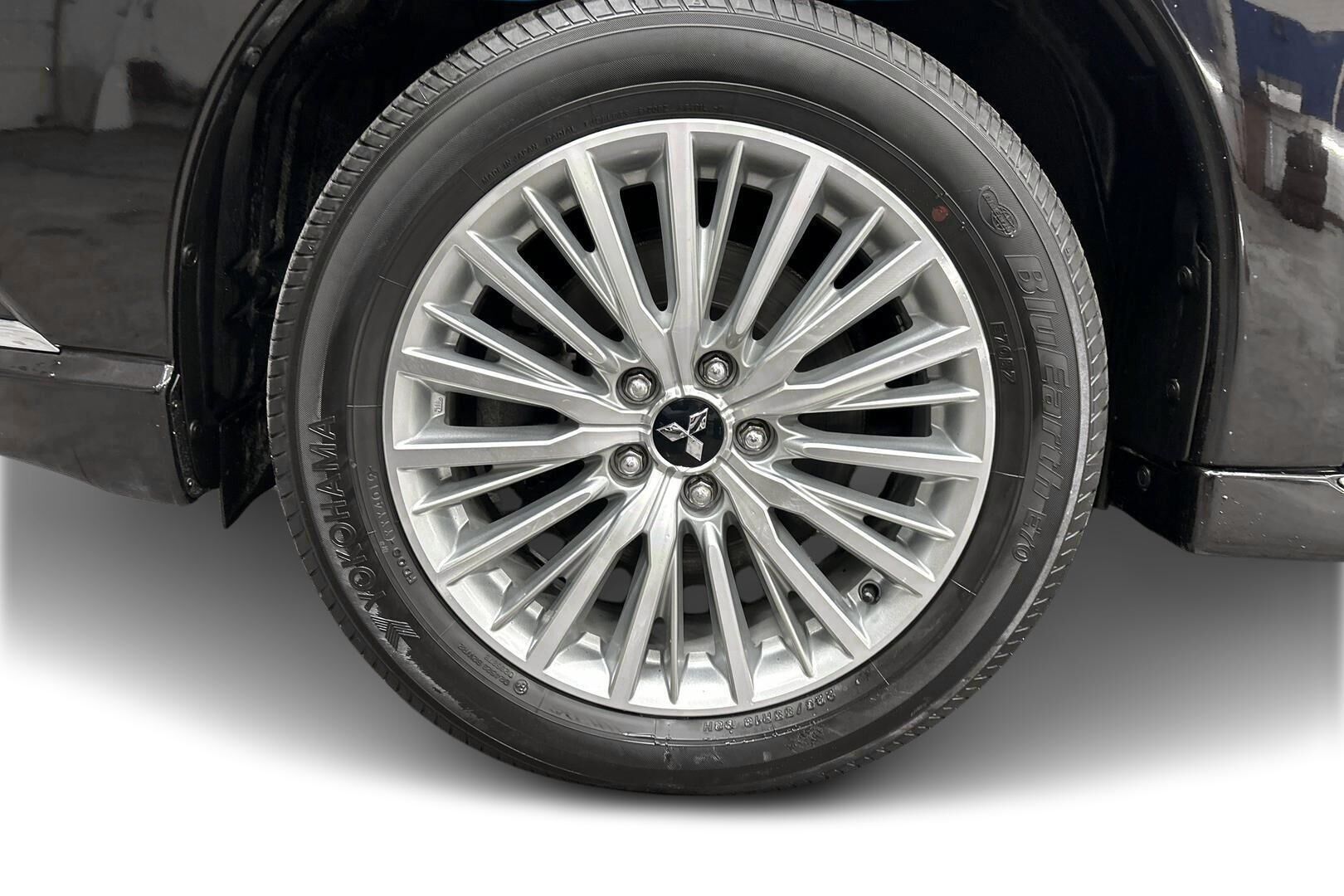 Mitsubishi Outlander PHEV iso kuva 13