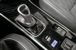 Mitsubishi Outlander PHEV esikatselu 16