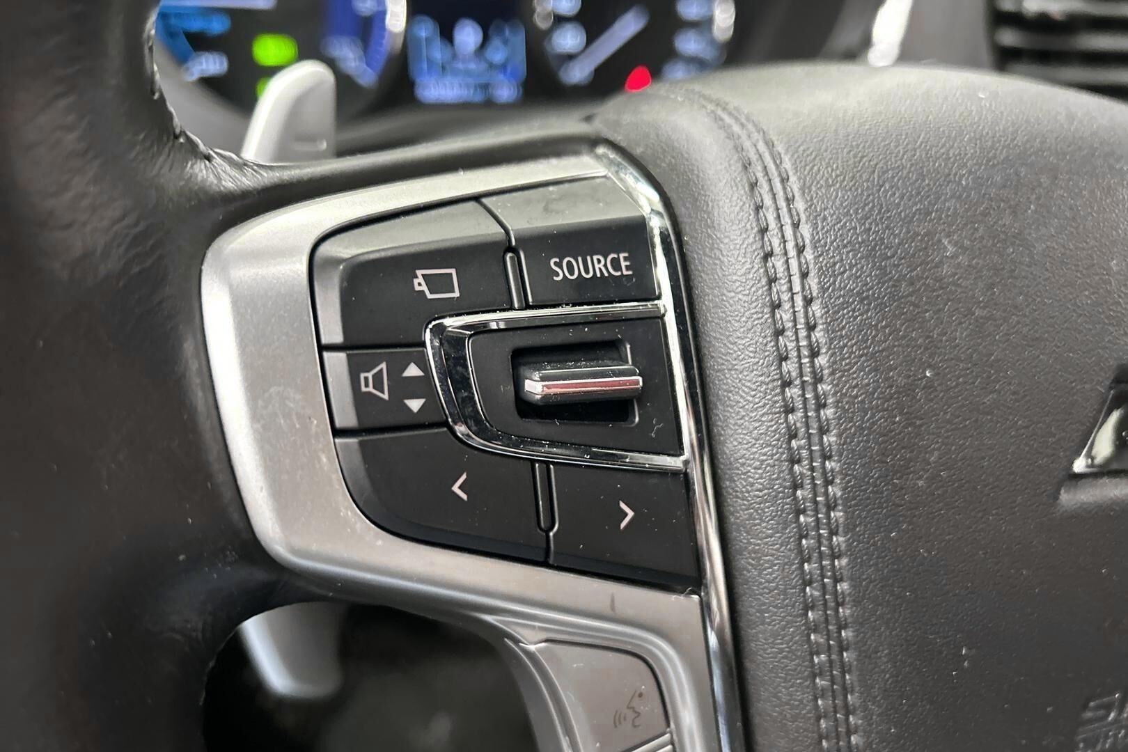 Mitsubishi Outlander PHEV iso kuva 18