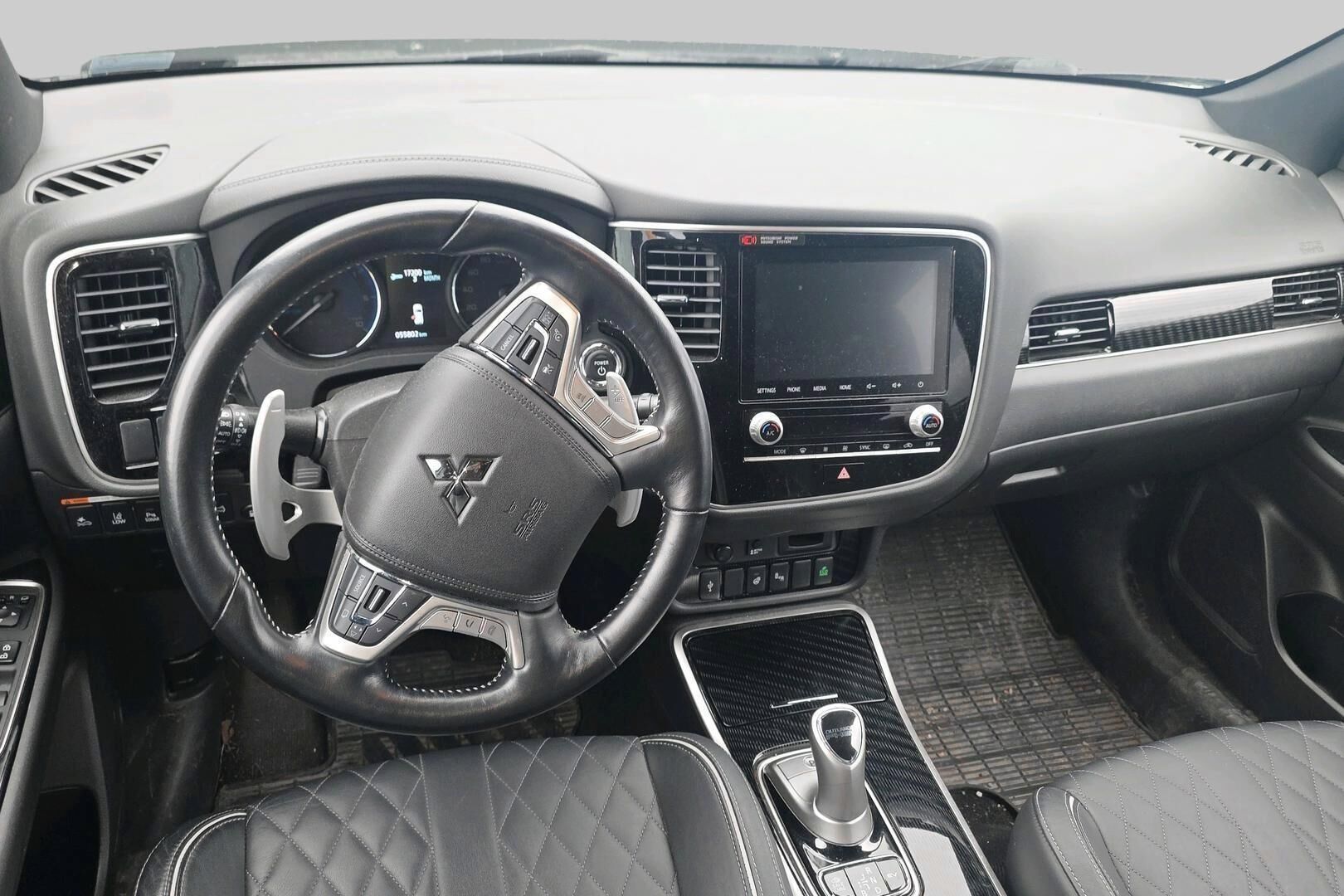 Mitsubishi Outlander PHEV iso kuva 2