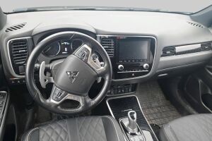 Mitsubishi Outlander PHEV esikatselu 2